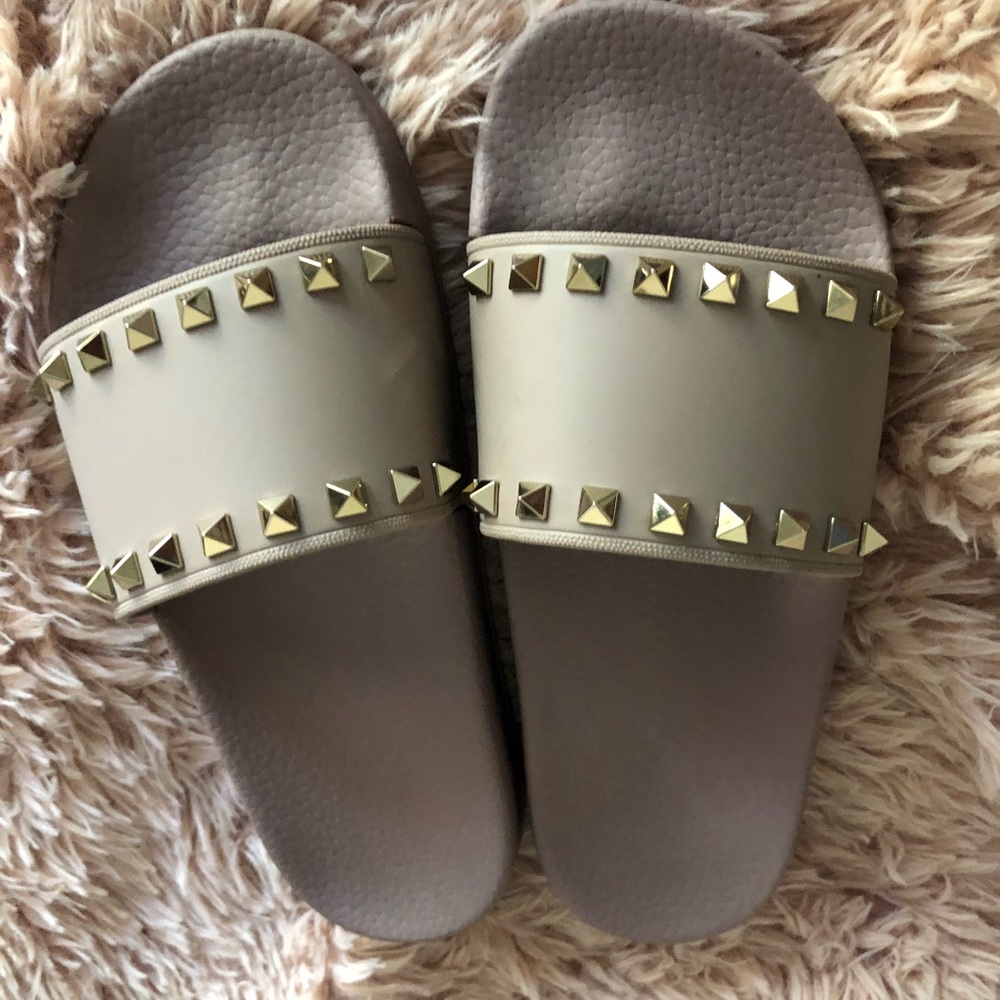 VALENTINO GARAVANI
Rockstud PVC color  poudre